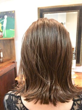 ミーノ(mieno) ノンジアミンカラーアッシュで艶髪