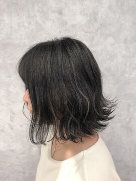 タロ(talo) 外ハネ×アッシュブラック