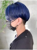 ネイビーカラー、刈り上げショート、ブルーハイライト、ブリーチ