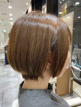 ヒアカアヴェダ 天神VIORO (Heaka AVEDA) ショートボブ【３０代/４０代/艶カラー】Ｄ