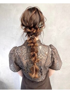 アイユー(ii+U) 編みおろしアレンジ　上品　結婚式　二次会　ヘアセット