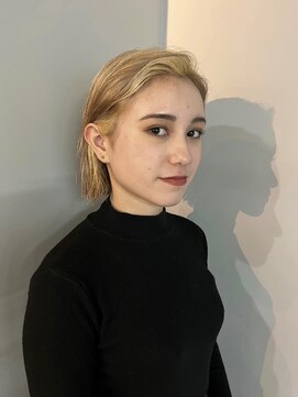 ワンインチ(1 inch) 【手島萌】ハイトーン/ベージュ/ブロンド/切りっぱなしボブ