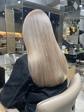 サンク 原宿 表参道(cinq) 原宿ミルクティーアッシュベージュカラーミディアムロングウルフ