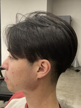 フイ 新宿3丁目(Hui) フェザーパーマ/グレーブルーカラー/刈り上げショートパンク