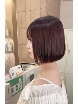 エレノア 博多ANNEX(Eleanor) 前髪あり、派手すぎないワインレッドボブ