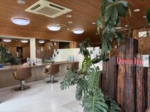 マーズアンドダナヘアー(Mar's&Danna hair)の雰囲気（モダンウッドな落ち着きのあるサロン）