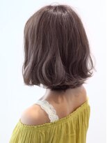 サニーズ(SUNNY'S by CONKS)&nbsp;厚めバングと無造作な動きのの外国人風ベージュカラーボブ