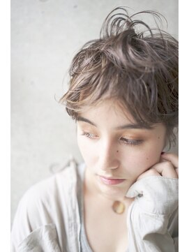 ファム(FAM) センターパート　ショートボブ　 model:shay