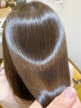 emma の髪質改善は、オーダーメイドの薬剤調合であなたの髪を誰もが憧れる美髪に導きます♪
