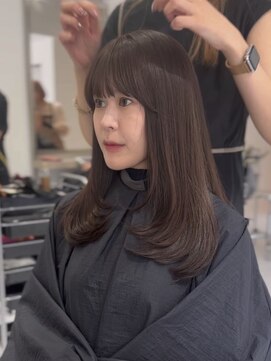 ヨロ 小岩(YOLO) レイヤーカットハイライトショートヘアイルミナカラーオージュア