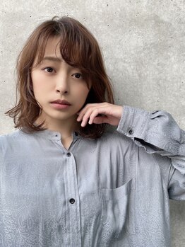ヴォイスヘア(voice hair)の写真/最新技術×低刺激のグレイカラーでエレガントに！ありふれた白髪染めでは物足りない方に◎