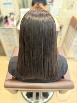 髪の主成分のケラチンを内部に浸透させ髪の栄養を補い、さらつやな柔らかい手触りに♪