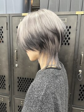 ギークス(GEEKS) 【GEEKS渋谷】センターパートウルフ/エンドカラー/シルバー/中性