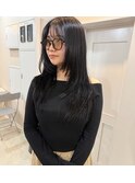 ロング艶やかなブラックヘアスタイル