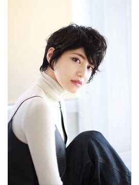 ヘアリゾート ブーケ(hair+resort bouquet) ジェンダーレスな耳かけショートヘア