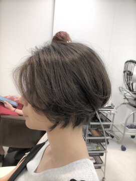 ルース(RUTH) ばっさりショートボブ