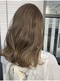 オリーブベージュ