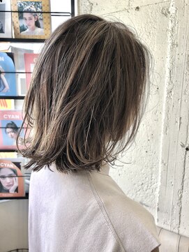 ペネロープ(Penelope) ハイライト/ミディアム/外ハネ/透明感カラー　担当　夕島