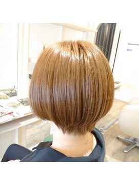 エメ(Aimer h-air) ショートボブ×明るめベージュ