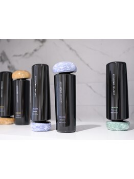 プレミアムスパ、頭浸浴…頭皮だけでなく肩や首のコリをほぐすマッサージで土台から綺麗を実感。