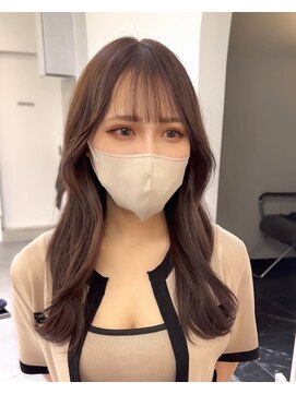 ジゼラ(GISELA) レイヤーカット 透明感カラー グレージュ くびれヘア