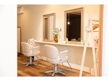 柔らかく優しく包み込む極上の座り心地。漆喰で空気環境も良く。