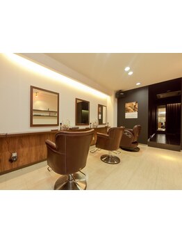 女性が多い美容院は苦手な方…“デキる”メンズの為の少人数のプライベートサロン！（駅チカも嬉しい♪）