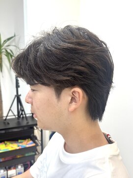 イロ 成田(iLo) メンズ毛流れニュアンスパーマ