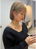 前髪あり透明感ベージュボブ