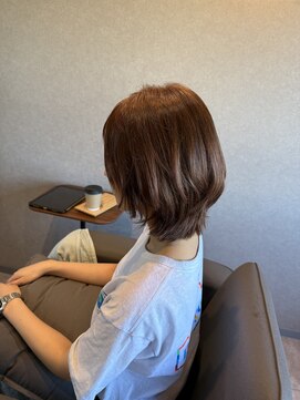 ツキヒ(TUKIHI) レイヤーカット　ベージュピンク