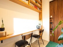 ラフ(Laugh)の雰囲気(入り口は観葉植物やミニマルシェ)