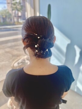 イコイ(ikoi) 【YKR】ミディアム×カチモリヘア