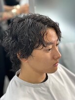 トラスト ザ バーバー 東京駅日本橋店(TRUST the Barber)&nbsp;センターパート/スパイラルパーマ/ウルフ