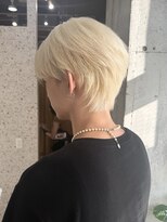 ラニヘアサロン(lani hair salon)&nbsp;ブロンドカラー/抜きっぱなし/金髪/センターパート/ウルフカット