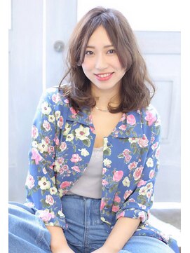 ヘアリゾート バレンタイン(hair+resort valentine) カジュアルウェーブの抜け感ミディアム