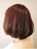 ライトアッシュブラウン大人ボブ毛先パーマオフィスヘア
