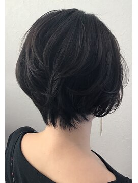 アンビエンテ(ambiente) 360度　美ショート　レザーカット