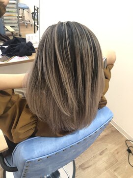 フェニーチェ オン ザ ビーチ(FENICE on the beach) ホワイト系バレイヤージュ