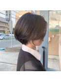 joyeux 丸みのある前下がりショートボブ