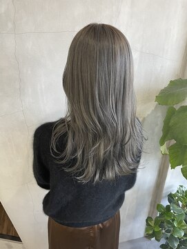 ティティ(TiTi) ホワイトグレージュ×ハイトーン[TiTi_栗林れい]