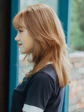 アマリス(Amaris) ブロンドガーリーミディ20代/30代/40代/庭瀬