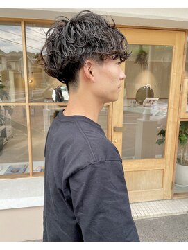 モカヘアー(mocha hair) マッシュ/メンズヘア/波巻き/スパイラル/パーマ/ナチュラル