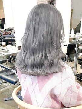 リラ バイ ミラ 新宿(LILA by MILA) 透明感ブリーチダブルカラー/ハイトーンこなれミディ/新宿