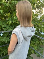 ツイギー 宮西店(TWiGGY) 外ハネミディにミルクティーベージュ