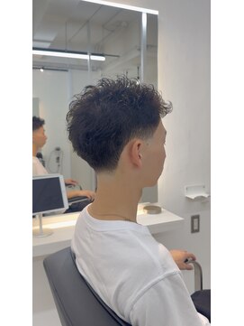 オン(on.) テーパーフェード スパイキーショート