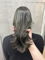 ロエ(LOE) 赤みを完全に消したオリーブグレージュ