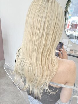 フウ(fuh) ホワイトカラー／ブロンド／ブロンドヘア／ハイトーン／艶髪