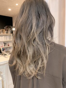 キャアリー(Caary) 福山市　ヘアカラー　ブリーチ人気Caaryホワイトシルバー