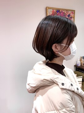 メール(Mer...) 大人可愛い小顔前下がり丸みショートボブ