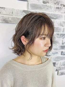 カーラ(Cara) ミディアム/巻き髪/ウェーブ巻き/波巻き/耳かけ